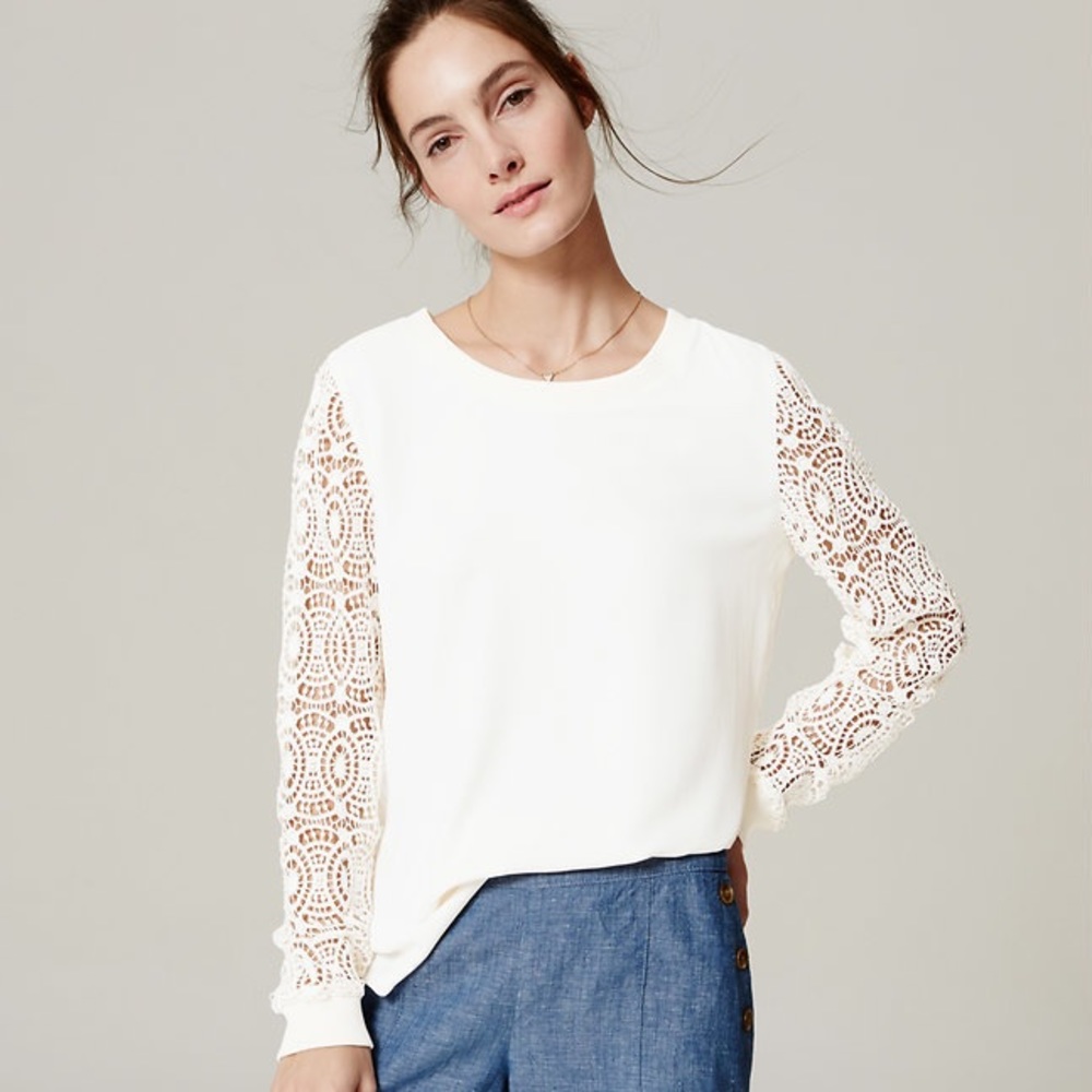 LOFT circle lace sleeve blouse